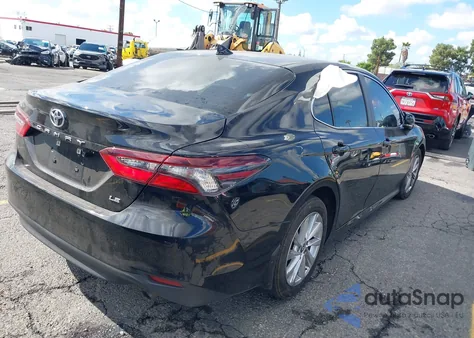 2023 Toyota Camry Le z USA, uszkodzony, nr VIN 4T1R11AK8PU137907
